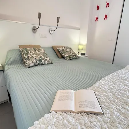 New Neverending Seaview Apartments, Achacay, Cristianos, Tenerife Apartment *